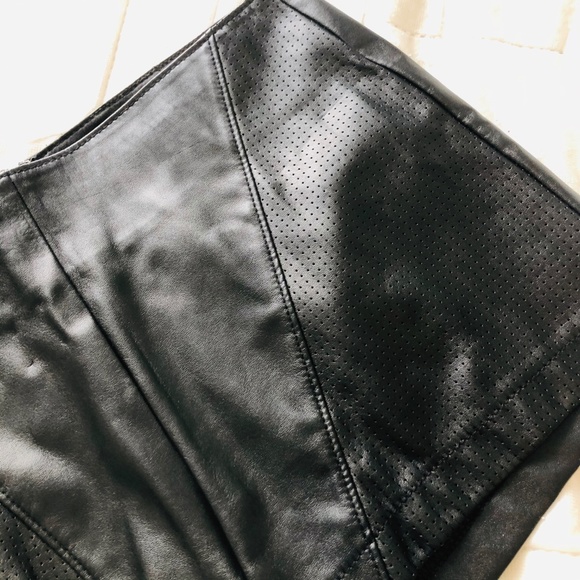 XXI Pleather Panelled Shorts - Picture 2 of 4